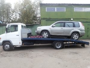 Эвакуация внедорожника на платформе