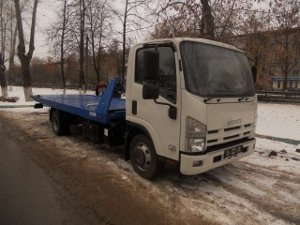 Эвакуатор iveco c синей платформой